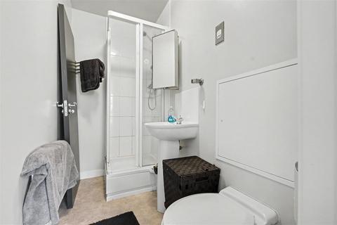 2 bedroom flat to rent, Binding Close, Carrington, Nottingham