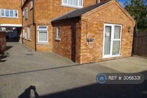 1 bedroom in a flat share to rent, Gray Street, Northampton, NN1