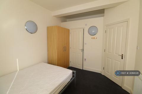 1 bedroom in a flat share to rent, Gray Street, Northampton, NN1