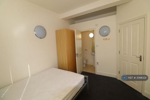 1 bedroom in a flat share to rent, Gray Street, Northampton, NN1