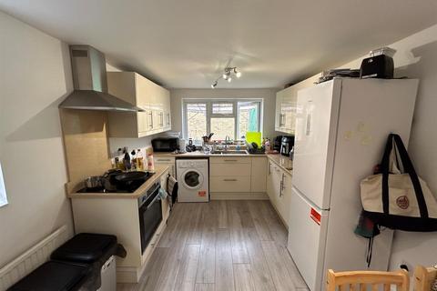 4 bedroom terraced house to rent, Queens Road, London