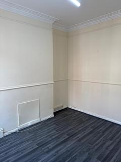 3 bedroom terraced house to rent, Stroud Road, Leicester LE5