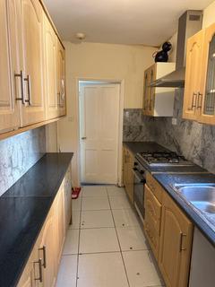 3 bedroom terraced house to rent, Stroud Road, Leicester LE5