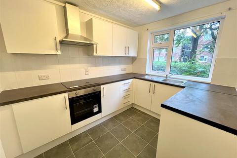2 bedroom flat to rent, 27 Dalford Court, Telford