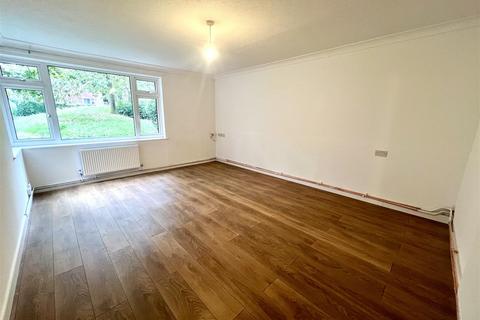 2 bedroom flat to rent, 27 Dalford Court, Telford