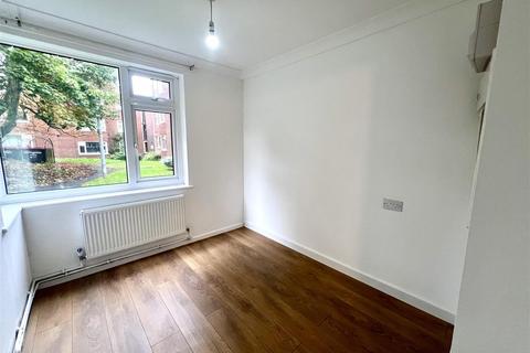 2 bedroom flat to rent, 27 Dalford Court, Telford