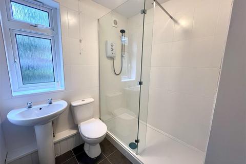 2 bedroom flat to rent, 27 Dalford Court, Telford