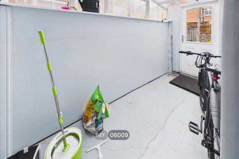 3 bedroom terraced house to rent, Hilda Street, Selby, YO8 4AP