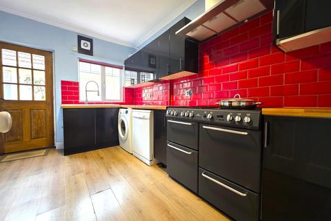2 bedroom detached bungalow to rent, Kent Avenue, Ross-on-Wye