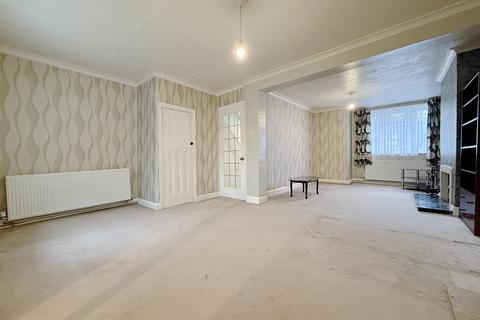 3 bedroom semi-detached house to rent, Grange Close, Hayes, UB3