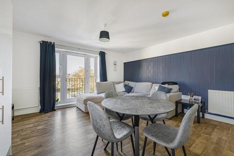 2 bedroom apartment for sale, Martin Drive, Stone, Dartford
