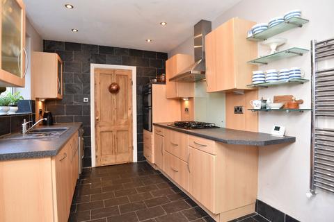 3 bedroom terraced house to rent, Stonefall Avenue, Harrogate, HG2
