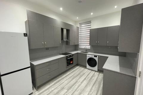 2 bedroom flat to rent, Southall UB1