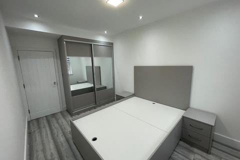 2 bedroom flat to rent, Southall UB1
