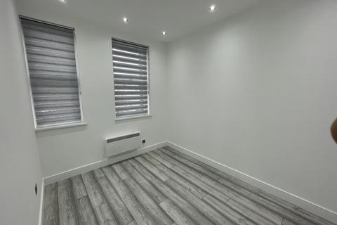 2 bedroom flat to rent, Southall UB1