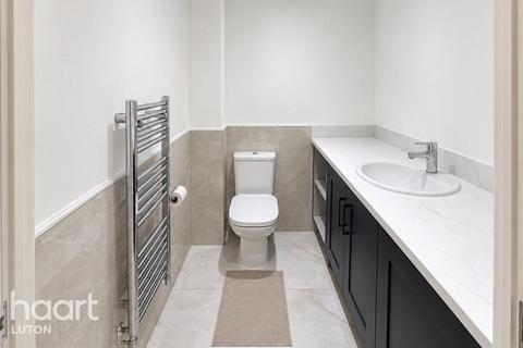5 bedroom detached house for sale, Botanical Grove, Luton
