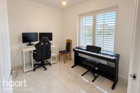 5 bedroom detached house for sale, Botanical Grove, Luton