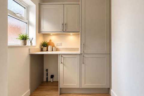 3 bedroom detached house for sale, Avenue Road, New Milton, Hampshire. BH25 5JP