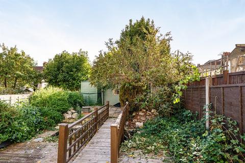 1 bedroom flat for sale, Leighton Road, Enfield