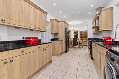 4 bedroom detached house for sale, Kenwood Drive, Hersham, KT12