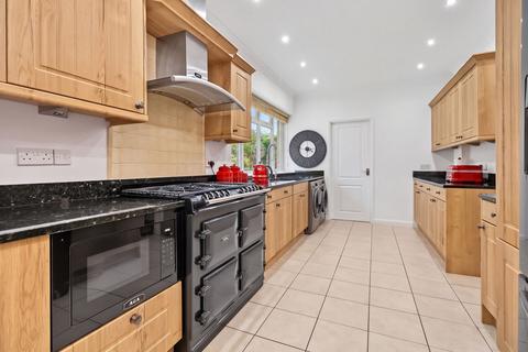 4 bedroom detached house for sale, Kenwood Drive, Hersham, KT12