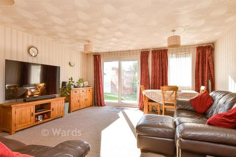 3 bedroom terraced house for sale, Claston Close, Dartford, Kent