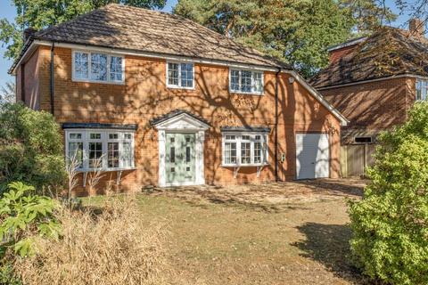4 bedroom detached house for sale, Cambridge Road East, Farnborough