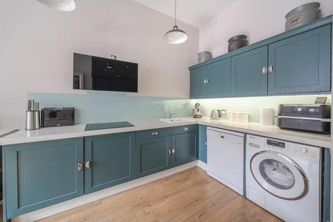 1 bedroom flat for sale, Thames Street, Sunbury-On-Thames, TW16