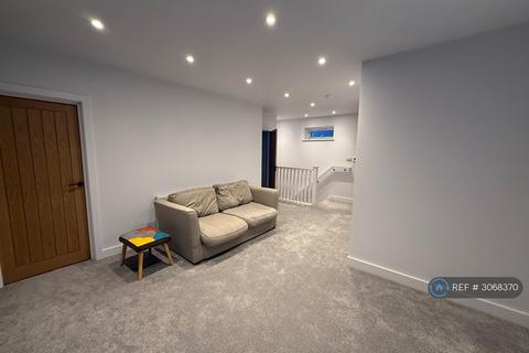 1 bedroom flat to rent, London Road, Chalfont St Giles, HP8