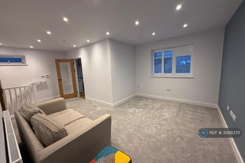 1 bedroom flat to rent, London Road, Chalfont St Giles, HP8