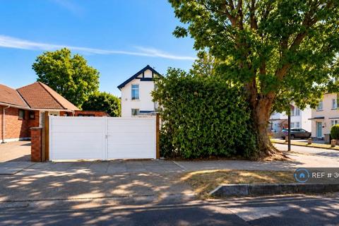 3 bedroom detached house to rent, Charterhouse Avenue, Wembley, HA0