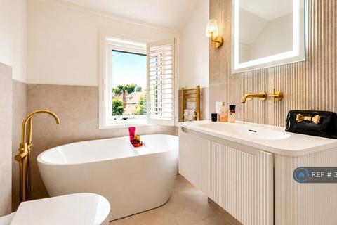 3 bedroom detached house to rent, Charterhouse Avenue, Wembley, HA0