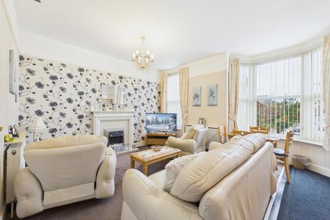 2 bedroom flat for sale, Tennyson Avenue, Bridlington