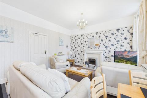2 bedroom flat for sale, Tennyson Avenue, Bridlington