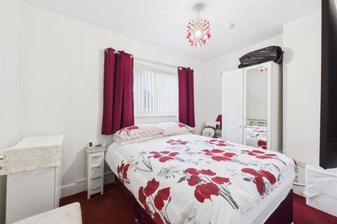 2 bedroom flat for sale, Tennyson Avenue, Bridlington
