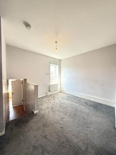 3 bedroom flat to rent, Norwood Road, Southall