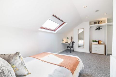 6 bedroom house to rent, Archery Road, Leeds LS2