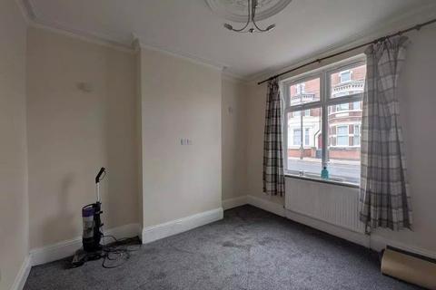 3 bedroom terraced house to rent, Leicester LE4