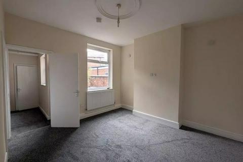 3 bedroom terraced house to rent, Leicester LE4