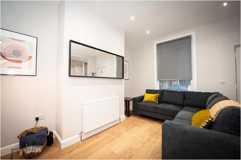 4 bedroom house to rent, Pennington Grove, Leeds LS6