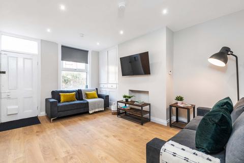 6 bedroom house to rent, Burchett Place, Leeds LS6