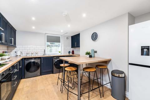 6 bedroom house to rent, Burchett Place, Leeds LS6