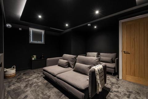 6 bedroom house to rent, Burchett Place, Leeds LS6