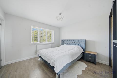4 bedroom terraced house for sale, Campion Close, Romford RM7