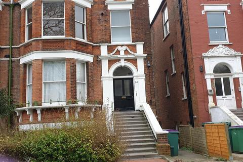 2 bed flat/apartment for rent in Earls Avenue, Folkestone