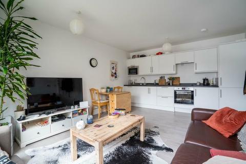 2 bedroom apartment to rent, Dickens Yard, W5