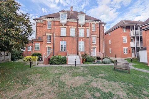 1 bedroom flat for sale, Hillside, Heath Road, Newmarket CB8