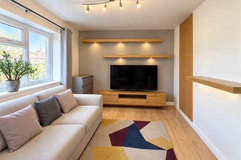 1 bedroom maisonette for sale, Darwin Drive, Southall