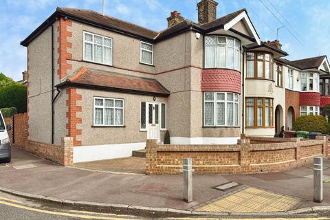 4 bedroom end of terrace house for sale, Woodbridge Road, Barking