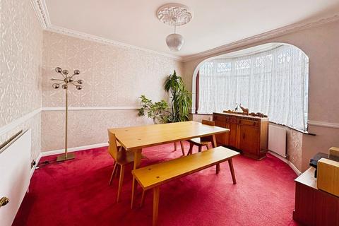 4 bedroom end of terrace house for sale, Woodbridge Road, Barking